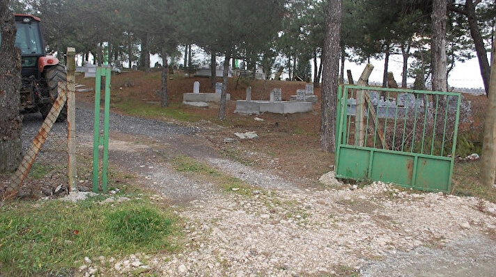 tarafından Çavuşköy Mahallesi Mezarlığı kapılarının ve mezarlığın içerisinde bir hayırsever tarafından yaptırılan çeşmenin musluklarının çalındığı görüldü. 