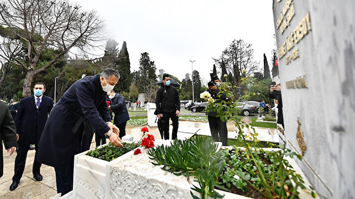 İstiklal Marşı’nı yazan ve 1936 yılında vefat eden Şair Mehmet Akif Ersoy, için mezarı başında bir anma programı düzenlendi.