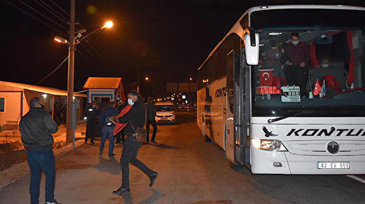 Kütahya Emniyet Müdürlüğü Asayiş Şubesi ekipleri, Konya-Tekirdağ seferi yapan otobüste kaçak göçmen olduğu ihbarı üzerine harekete geçti. 
