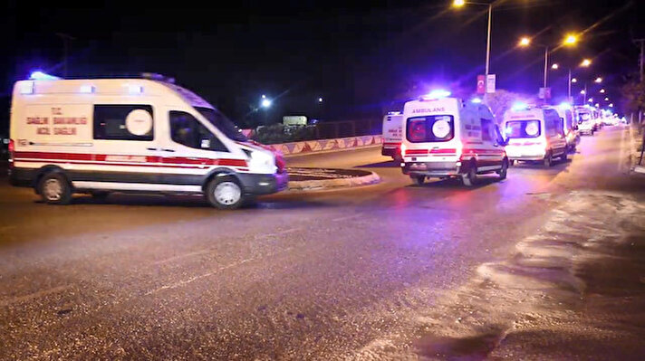 Sağlık Bakanlığının Şanlıurfa'ya gönderdiği tam donanımlı 38 yeni ambulans, peşpeşe siren çalarak kentte giriş yaptı. Uzun ambulans konvoyunun gelişi sırasında dron çekimi yapıldı. 