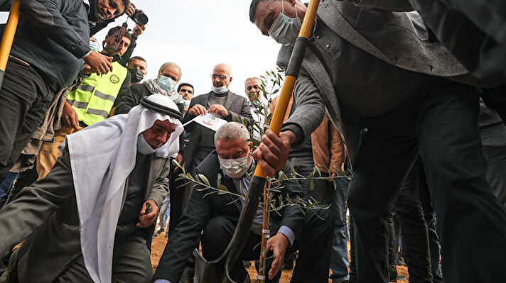 Filistin Gençlik ve Spor Yüksek Kurulu, 7 Ocak Filistinli Şehit Günü kapsamında Filistin'i ağaçlandırma kampanyası düzenledi.  