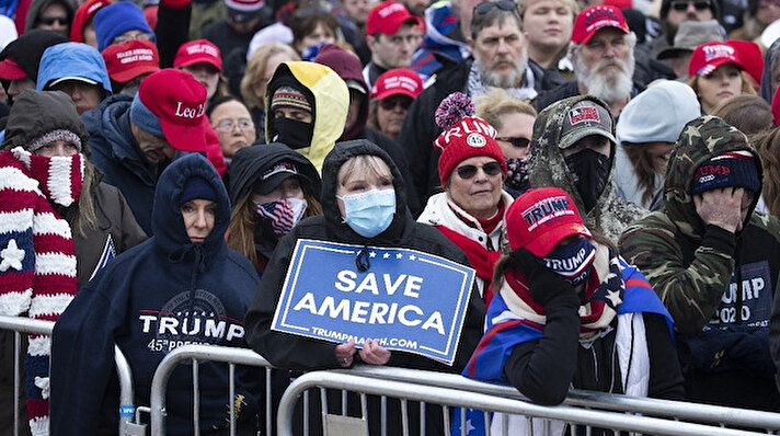 ABD'nin başkenti Washington DC'de toplanan Trump destekçileri, Trump'ın Beyaz Saray yakınlarındaki Ellipse'de yaptığı konuşmanın ardından Kongre binasına yürüdü.