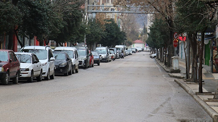 İçişleri Bakanlığı tarafından 81 ile gönderilen genelge doğrultusunda hafta sonları uygulanan sokağa çıkma kısıtlaması Elazığ'da da sürüyor. 
