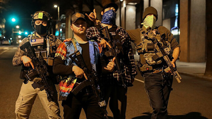 ABD'nin Virginia eyaletinde silahlı gruplar, Lobi Günü nedeniyle sokaklarda 'tam teçhizat' yürüyüş düzenledi.