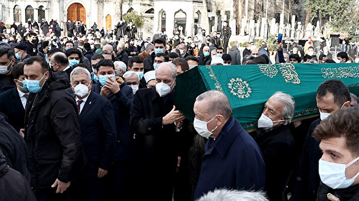 Cumhurbaşkanı Recep Tayyip Erdoğan, Yavuz Bahadıroğlu olarak bilinen tarihçi-yazar Niyazi Birinci'nin (76) Eyüpsultan Camii'ndeki cenaze törenine katıldı. 