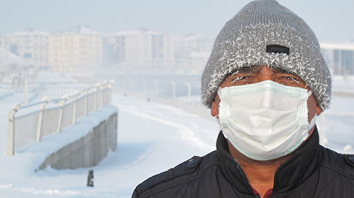 Doğu Anadolu'da kar yağışının etkisini kaybetmesinin ardından dondurucu soğuklar başladı. Meteorolojiden alınan bilgilere göre, gece en düşük hava sıcaklığı, Ağrı'nın Hamur ilçesinde ölçüldü. Termometrelerin sıfırın altında 32.7'yi gösterdiği Hamur, bölgenin en soğuk yerleşim birimi oldu.