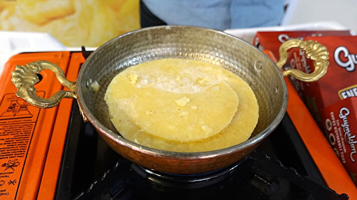 Trabzon’da üretilen mısır unu, tereyağı ve kolot peyniri kullanılarak hazırlanan ‘mıhlama’ olarak da bilinen ‘Kuymak’ dondurulmuş gıdalar arasındaki yerini aldı.