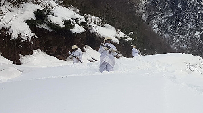 Karadeniz’de, PKK'lı teröristlere yönelik Giresun Jandarma Bölge Komutanlığı koordinesinde geniş çaplı kış operasyonları başlatıldı.