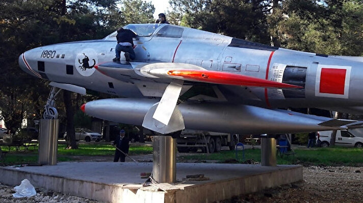 Bursa Modelcilik Kulübü Üyesi 40 kişi, model araç ve uçak yaparken savaş uçağı restore etmeyi de öğrendi. 