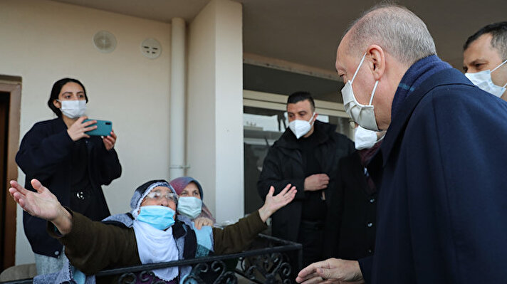 Cumhurbaşkanı Recep Tayyip Erdoğan, Yazıkonak'ta Elazığ depreminin birinci yıl dönümü nedeniyle düzenlenen anma ve deprem konutları anahtar teslim törenine katıldı. 