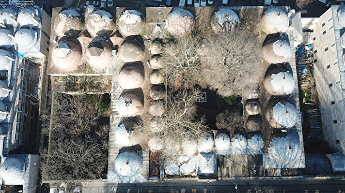 Yedi tepeli şehir İstanbul'un silüetinin en güzel parçalarından biri olan Süleymaniye Külliyesi, şehrin Suriçi'nde yer alan üçüncü tepesine, Kanuni Sultan Süleyman tarafından Mimar Sinan'a inşa ettirildi. 