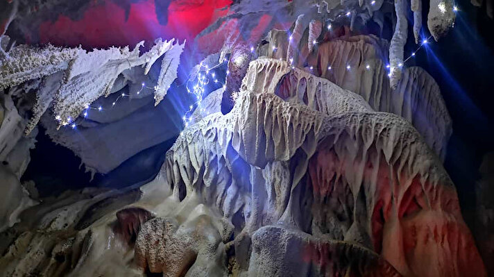 Hakkari'de bir grup dağcı, 2 sene önce yaptıkları faaliyetler sırasında Sümbül Dağı'ndaki mağarayı keşfetti.