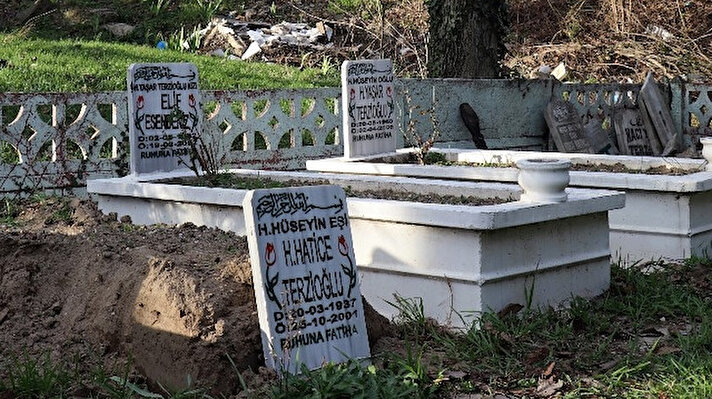 Olay, Sakarya'nın Geyve ilçesi Karaçam Mahallesi’nde aile mezarlığında yaşandı.