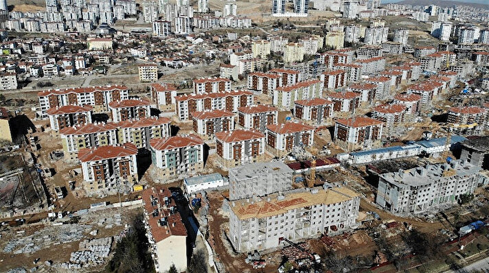 24 Ocak’ta meydana gelen 6.8’lik depremde Elazığ’da 37, Malatya’da 4 olmak üzere 41 kişi hayatını kaybetti, iki şehirde binlerce konut ise ağır hasar gördü. Cumhurbaşkanı Recep Tayyip Erdoğan’ın talimatı Çevre ve Şehircilik Bakanı Murat Kurum’un koordinesinde Elazığ’da 20 binden fazla konutun inşa edilmesi için çalışma başlatıldı.