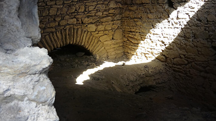 Roma mimarisinin dünya üzerindeki en iyi örneği kabul edilen Kolezyum'un bir benzeri Aydın'ın Nazilli ilçesindeki 1800 yıllık Mastaura Antik Kenti'nde ortaya çıktı.