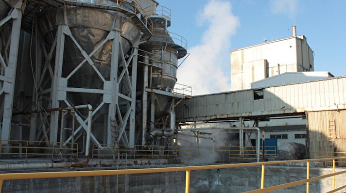 Türkiye'nin önemli tuz üretim tesislerinden bir tanesi olan ve Çankırı'da faaliyet gösteren fabrika, rafine tuz üretiminde kullandığı buhar ile aynı zamanda elektrik de üretiyor. Buhara dayalı ısıtma sistemi kullanan fabrika, bünyesinde kurduğu kojenerasyon sistemi sayesinde fabrikanın ihtiyacı olan elektriği de üretiyor. Fabrika aylık yaklaşık 600 bin kilovatlık elektrik üreten sistem sayesinde, yılda 7,5 milyon lira tasarruf sağlıyor.
