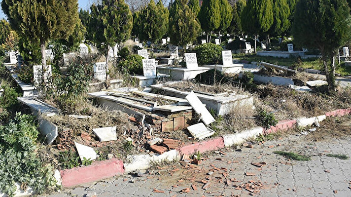 Olay, sabah saatlerinde Manisa Büyükşehir Belediyesi Turgutlu Yeni Mezarlığında meydana geldi. 