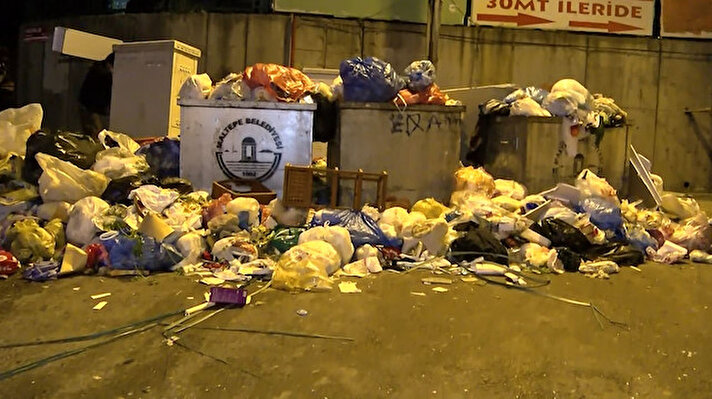 CHP'li belediyelerde grev krizi devam ediyor. Bakırköy, Kadıköy, Ataşehir, Kartal ve Avcılar'da çalışanlar iş bırakınca sokaklar çöplüğe dönmüştü. Maltepe
