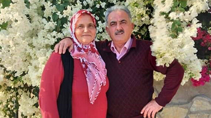 Manavgat'ın Kumköy Mahallesi'nde dün saat 17.00 sıralarında ailesi ile yaşayan ve şizofreni hastası olduğu belirtilen Bahadır Aktürk, kendilerine ait markette annesi Sultan Aktürk ile bilinmeyen nedenle tartıştı.