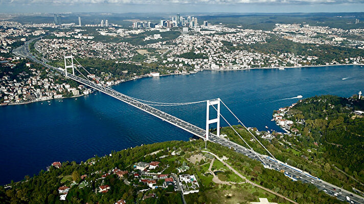 İstanbul'da muhtemel 7,5 ve üzeri büyüklüğe sahip bir depremde 13 bin 492'si çok ağır, 39 bin 325'si ise ağır olmak üzere 53 bine yakın binanın ağır hasar alması bekleniyor.