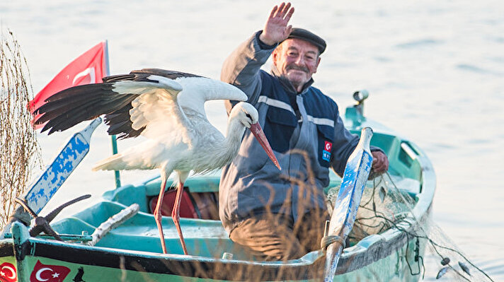 Türkiye'yi Avrupa Leylek köyleri ağında temsil eden tek köy olan Bursa'nın Karacabey ilçesine bağlı Eskikaraağaç Leylek köyünde yaşanan balıkçı ile leyleğin dostluğu, milyonlar tarafından ilgiyle takip edilen hikayeye dönüştü. 