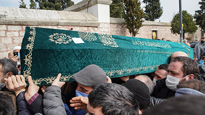 Fatih Camii'ndeki cenazeye Salih Memişoğlu'nun ailesi ve yakınlarının yanı sıra, eski Ankara Büyükşehir Belediye Başkanı Melih Gökçek, Esenler Belediye Başkanı Tevfik Göksu, Fatih Belediye Başkanı M. Ergün Turan, yazar Abdurrahman Dilipak, Osman Gökçek ve çok sayıda ünlü iş insanı katıldı. 