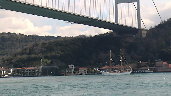 1916 yılında Almanya'da yapımı tamamlanan 'Joseph Conrad' isimli iki direkli yelkenli yat, sabah saatlerinde Marmara Denizi'nden İstanbul Boğazı'na girdi. 