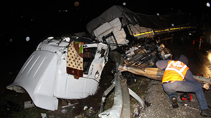 Kaza, saat 21.30 sıralarında İzmir-Ankara D300 karayolu Kavacık rampasında meydana geldi. 