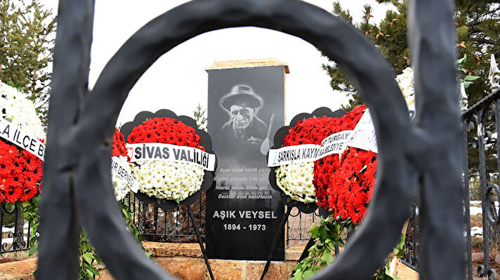 Doğduğu Sivrialan köyünde, müze olarak düzenlenen evde, 21 Mart 1973'te yaşamını yitiren halk ozanı Aşık Veysel Şatıroğlu'nun ölüm yıl dönümü dolayısıyla anma töreni yapıldı. 