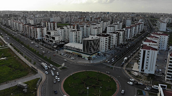 Türkiye'nin en büyük mahallesi olan ve nüfusu bakımından bazı illeri geride bırakan Diyarbakır'ın Bağlar ilçesi Bağcılar Mahallesi, TÜİK verilerine göre 137 bin nüfusu ile en büyük mahalle unvanını kaptırmadı.
