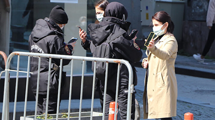 Koronavirsün pik yaptığı Samsun'da vatandaşın yoğun olarak kullandığı caddelerdeki denetimler artırıldı. 