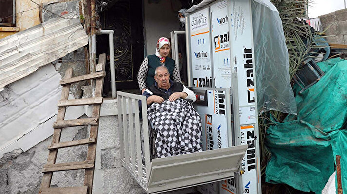 Çarşı Mahallesi'nde yaşayan emekli Şefik Şahan Gürcü, çeşitli hastalıklar nedeniyle 6 yıl önce yürüme yetisini kaybetti. 