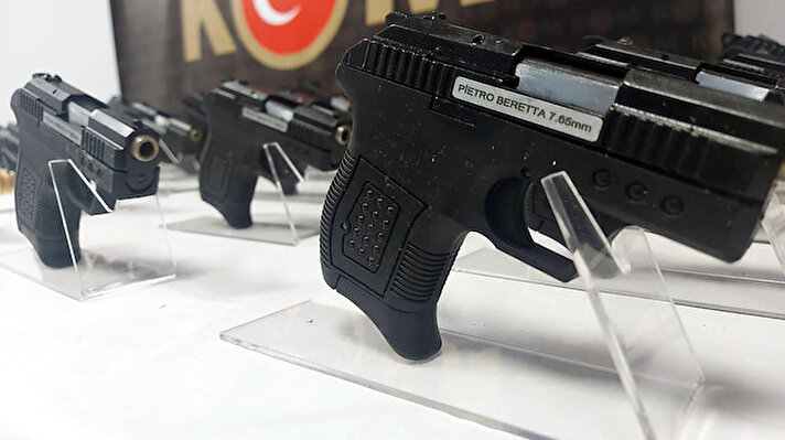 Organize Suçlarla Mücadele Şube Müdürlüğü ekipleri, Konya'nın Beyşehir ilçesinde üretimi yapılan tabancaların, kentte yasa dışı yollardan satılacağı istihbaratı üzerine harekete geçti. 
