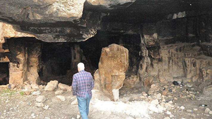 Kızıltepe ilçe merkezinden 15, Mardin Havalimanına 5 kilometre uzaklıkta bulunana Sancarlı köyünde bulunan Bırbıre Mağarası, asırlara meydan okuyarak tüm ihtişamıyla günümüze kadar geldi. Birbirine bağlantılı oyma şeklinde olan onlarca mağaradan oluşan yapı keşfedilmeyi bekliyor. 
