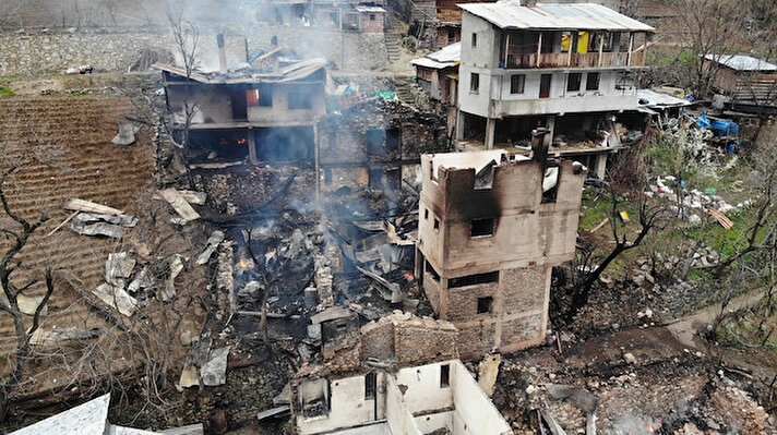 Artvin’in merkeze bağlı Ortaköy köyünde dün akşam saatlerinde henüz belirlenemeyen nedenle yangın çıktı.
