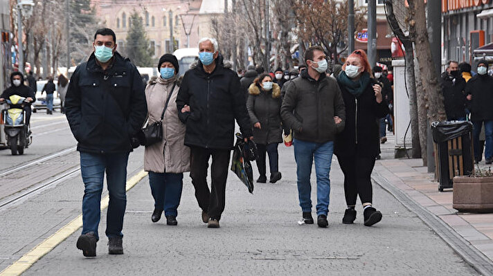 Sağlık Bakanlığı, 27 Mart- 2 Nisan haftasına ilişkin koronavirüs risk haritasını açıkladı. Eskişehir, 100 bin kişide 225,12 seviyesinden 358,90'a yükselerek 'çok riskli' 58 şehir arasında yer aldı. 