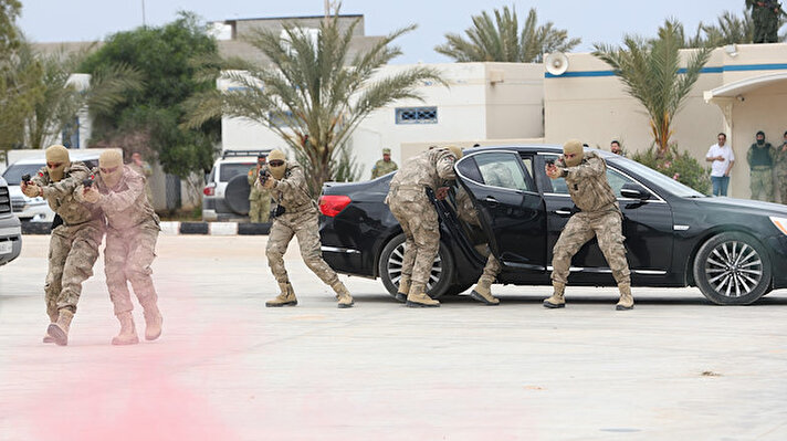 Libya ordusunun uluslararası standartlara ulaşması amacıyla TSK'nin Libya Görev Grubu Komutanlığı personeli tarafından, Libya ordusuna bağlı Terörle Mücadele Gücü mensubu 90 öğrenciye, temel ve ileri seviyede 6 ve 12 hafta süren eğitimler verildi.

