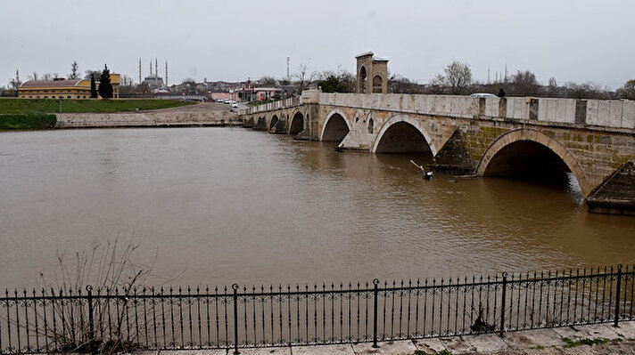 Edirne ve Bulgaristan'da son günlerde sağanak yağış, Tunca Nehri'nin debisini son bir haftada 4 kat artırdı.