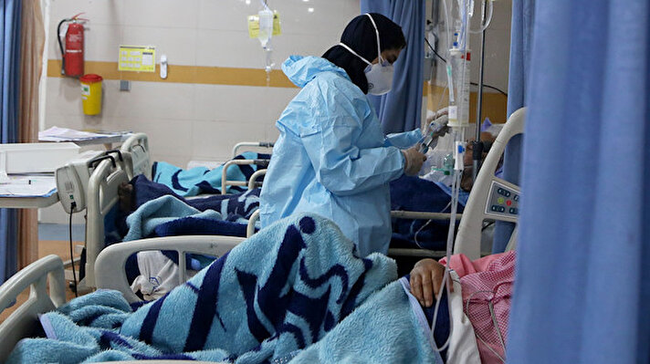 İran'da Nevruz Bayramı'nın ardından vakaların artması ve kırmızı kategorideki yüksek riskli şehirlerin çoğalmasıyla hastanelerde, özellikle de yoğun bakım bölümlerinde kapasiteler doldu.

