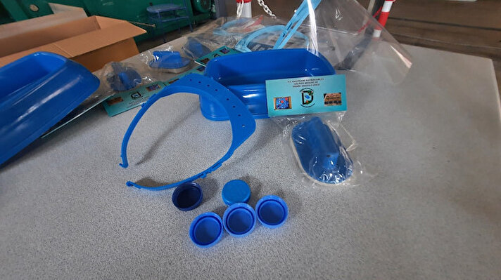 İstanbul Havalimanındaki belirli noktalara yerleştirilen mavi plastik kapak toplama kutularıyla 200 kilogram mavi kapak toplandı. Toplanan mavi kapaklar Gültepe Mesleki Teknik ve Anadolu Lisesine teslim edildi.
