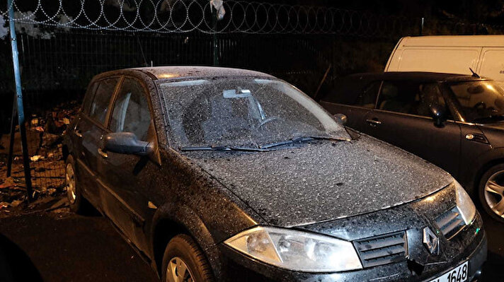 Megakent’te gece saatlerinde etkili olan çamur yağışının izleri sabah saatlerinde kendisini gösterdi. 