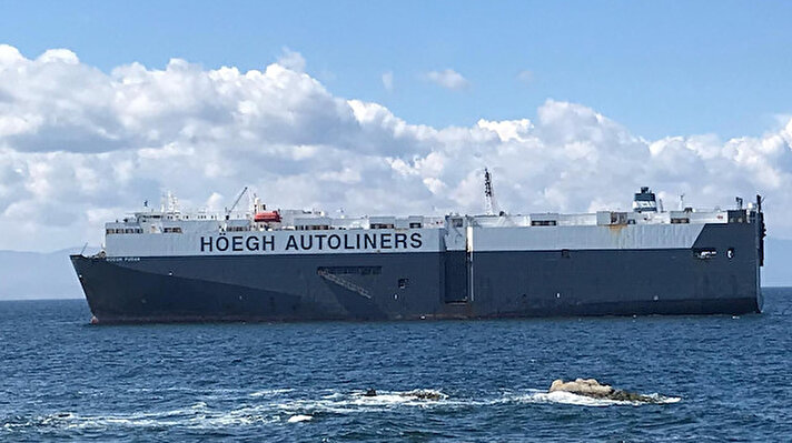İstanbul Tuzla’da Singapur bayraklı 180 metrelik Hoegh Pusan isimli araba taşıyıcı gemi, dün gece saatlerinde Tuzla demir sahasında demir tarayarak karaya oturdu. 