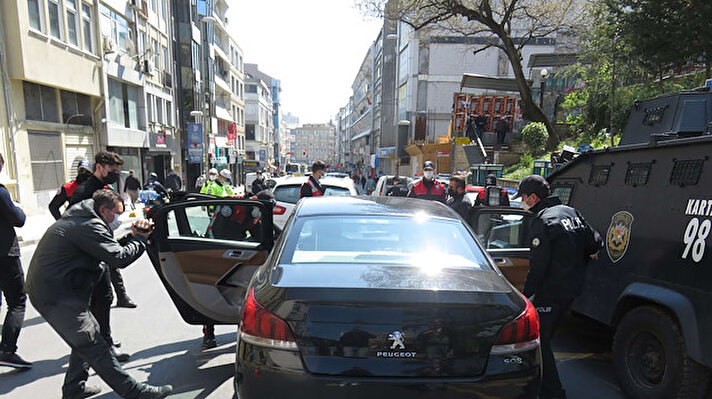 İstanbul Emniyet Müdürlüğü'ne bağlı ekipler, İstanbul'un çeşitli ilçelerinde eş zamanlı olarak 12 'inci Yeditepe Huzur denetimleri gerçekleştirdi. 