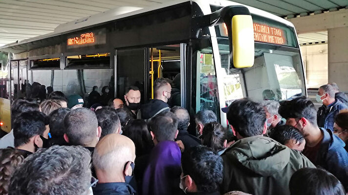 İstanbul Büyükşehir Belediyesi'nin uygulamaya koyduğu sıkılaştırılmış seferlere rağmen KM11-2 sefer sayılı İETT otobüsünü kullanan Pendikliler, son günlerde seferlerin aksadığı belirtiyor. Pendik köprüsünün altından hareket eden otobüslerde son günlerde yaşanan sefer aksamaları, iddialara göre hareket noktasının değişmesinden kaynaklanıyor. İşte bu nedenle gerek metroyu kullanarak, gerekse başka ulaşım araçları ile buraya gelenler, otobüse binmek için uzun süre bekliyor.