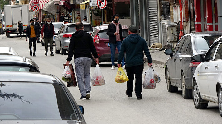 Sağlık Bakanlığı'nın haftalık koronavirüs risk haritasında 'çok yüksek riskli' iller arasında gösterilen Edirne'de, 82 saatlik sokağa çıkma kısıtlamasında denetimler sıklaştırıldı.