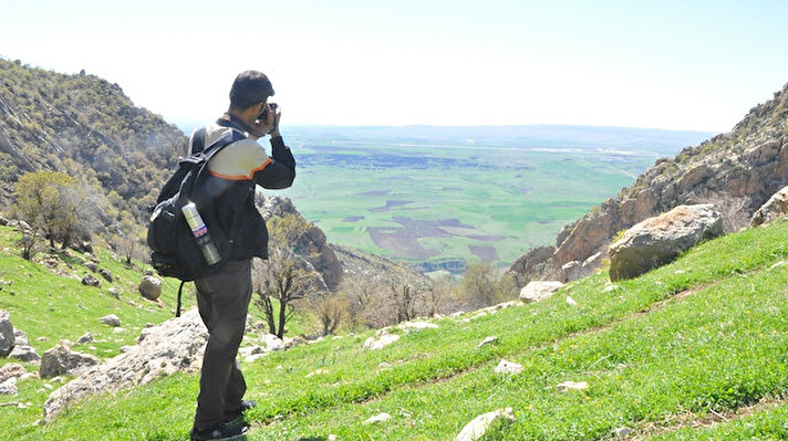 Şırnak’ın Cudi ve Gabar Dağlarındaki doğal güzellikleri, endemik bitki türleri, tarihi yerleri ve yaban hayatı profesyonel fotoğrafçıların ilgisini görmeye başladı.