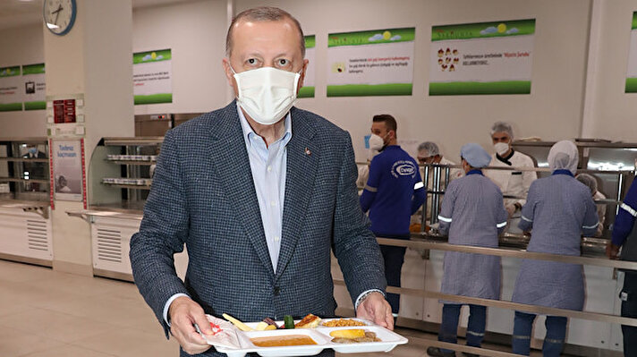 Erdoğan, 1 Mayıs Emek ve Dayanışma Günü'nde Tuzla'da faaliyet gösteren bir fabrikada işçilerle bir araya geldiği iftar programının ardından gazetecilere açıklamalarda bulundu.