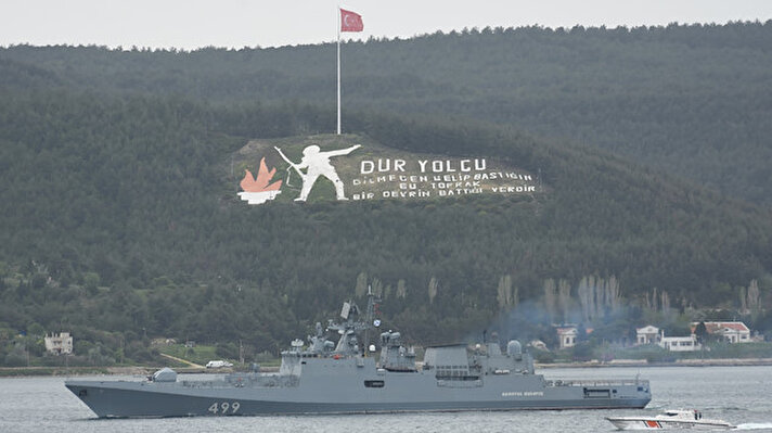 Marmara Denizi’nden saat 14.00’te Çanakkale Boğazı’na giriş yapan Rus Donanması'nın Karadeniz Filosu'na ait 499 borda numaralı güdümlü füze fırkateyni 'Admiral Makarov', boğazın manevra yapılması en güç noktası olan Nara Burnu'nu döndükten sonra saat 16.00 sularında Çanakkale önlerinde oldu.