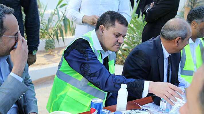 Libya Başbakanı Abdulhamid Dibeybe, Türk enerji firması ENKA'nın başkent Trablus'ta yapımını üstlendiği elektrik santralinin proje sahasını gezerek Türk işçilerle iftar yaptı.