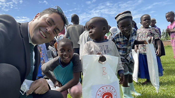 Ramazan ayının yardımlaşma ruhu Afrika Uganda’da Türkiyeli İnsani Yardım Derneklerinin yardımları ile yaşatılıyor. 

